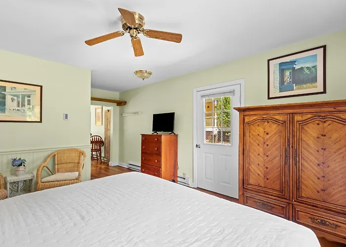 Inn At The Oaks